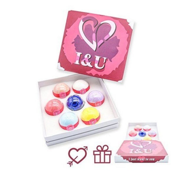 NWT WOQU ROMANTIC I & U BATH BOMB GIFT SET